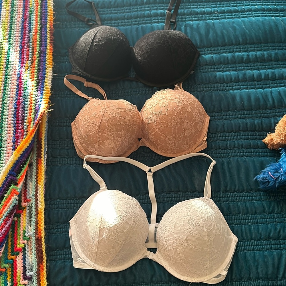 Victoria’s Secret 3 padded bras 36 D